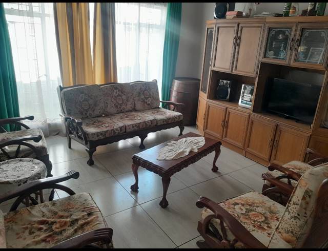 4 BEDROOM HOUSE FOR SALE IN OOS EINDE